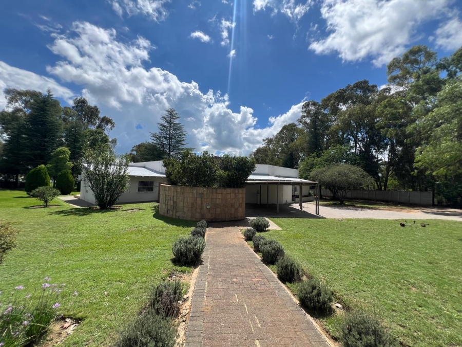 5 Bedroom Property for Sale in Hartebeesfontein SH Free State
